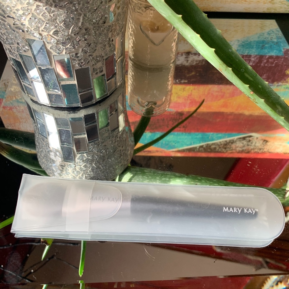 MK liquid Foundation brush